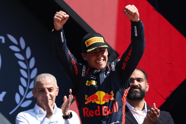 Red Bull, Lindblad "ha le chiavi" per guidare una F1: concessa la Superlicenza