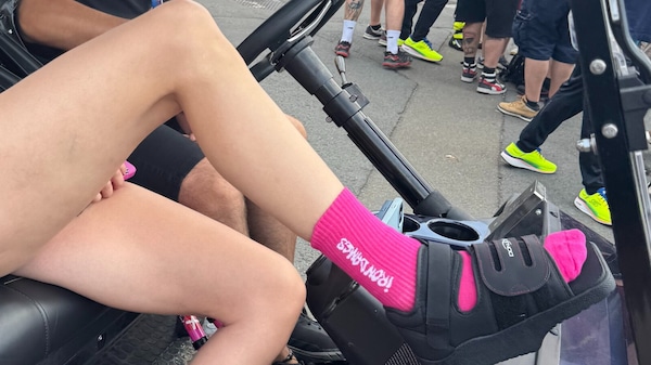 Michelle Gatting nel paddock di Le Mans col... piedone!