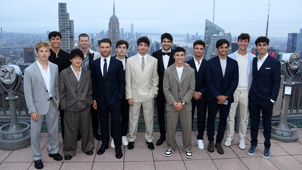 Il film F1 conquista Times Square: show e piloti sul red carpet