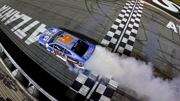 NASCAR: nella fiera del crash di Atlanta svetta Elliott