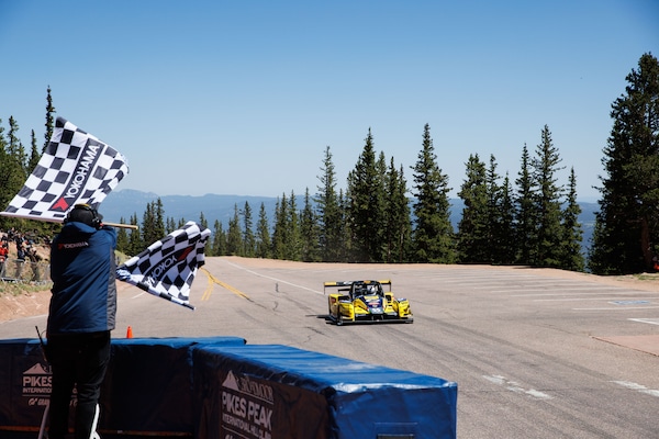 Simone Faggioli conquista la Pikes Peak: “Vittoria di squadra, gara dei vecchi tempi”