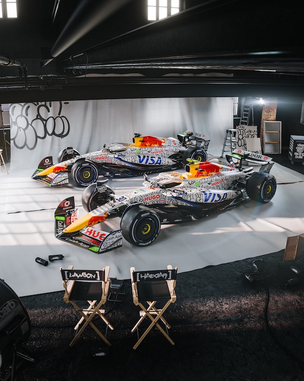 La Visa Cashapp si veste per Silverstone: livrea e divise speciali per il GP