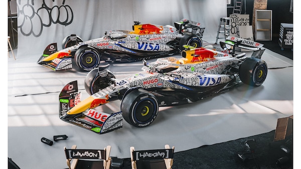 La Visa Cashapp si veste per Silverstone: livrea e divise speciali per il GP