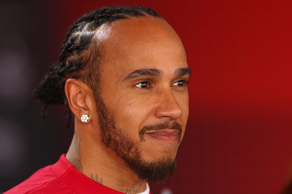 Hamilton segue la telenovela Mercedes-Max e in Ferrari continua il lavoro in ottica 2026