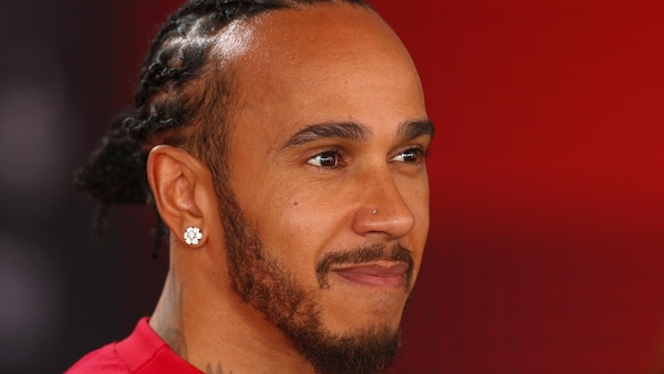 Hamilton segue la telenovela Mercedes-Max e in Ferrari continua il lavoro in ottica 2026