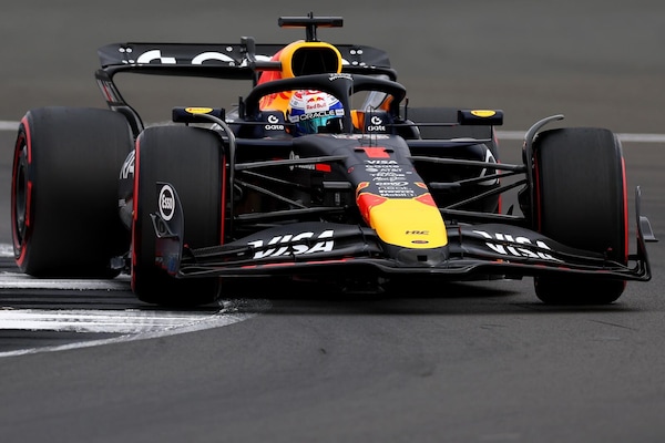 Max Verstappen conquista la pole a Silverstone