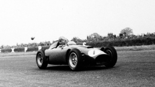 Juan Manuel Fangio a 30 anni dalla morte: i numeri, i titoli, l'Italia ed una consapevolezza