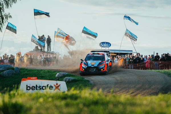 Rally di Estonia al via