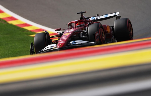 Ferrari, qualifica a due facce: Hamilton fa mea culpa, Leclerc promuove la sospensione
