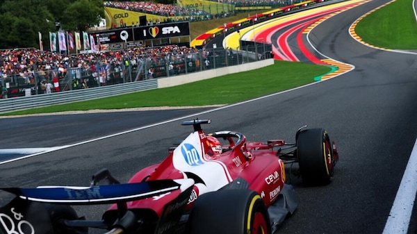 Vasseur: "Week end positivo, continuiamo a spingere gara dopo gara"