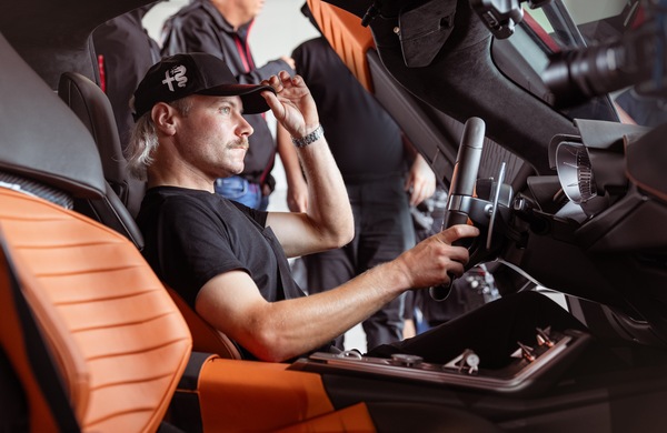 Valtteri Bottas membro del "Club 33" con la sua nuova Alfa Romeo