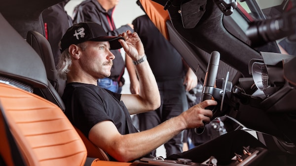 Valtteri Bottas membro del "Club 33" con la sua nuova Alfa Romeo