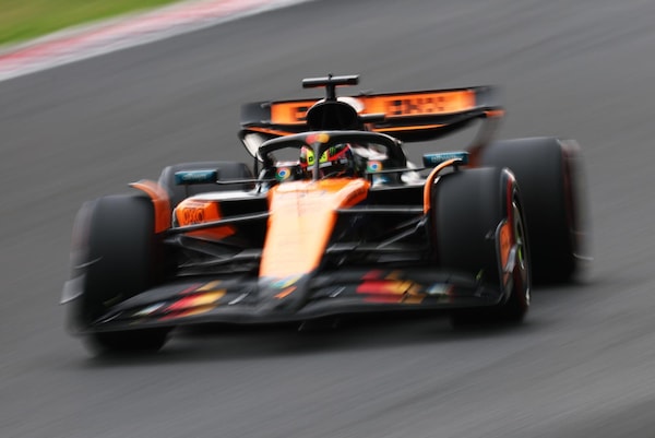 Piastri: "Non mi aspettavo di essere dietro alla Ferrari, ma complimenti a Leclerc"