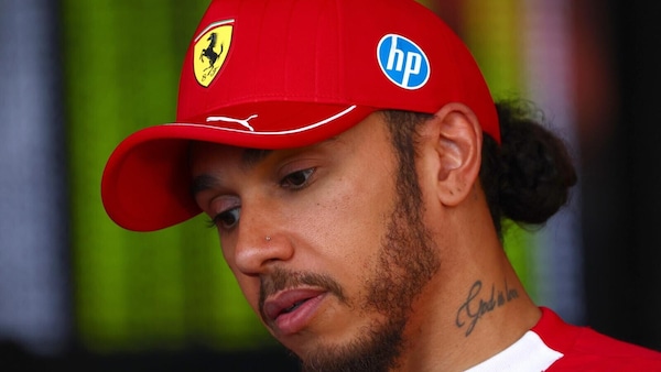 Hamilton durissimo dopo l'eliminazione in Q2: "Forse bisognerebbe cambiare pilota"