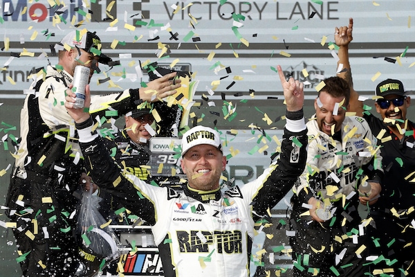 NASCAR: Byron vince andando al risparmio in Iowa