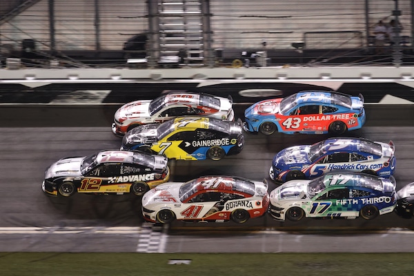 NASCAR: Nel ritorno a Daytona, Blaney vince per un soffio