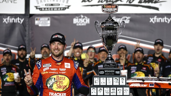 NASCAR: Briscoe vince nel dominio Toyota di Darlington