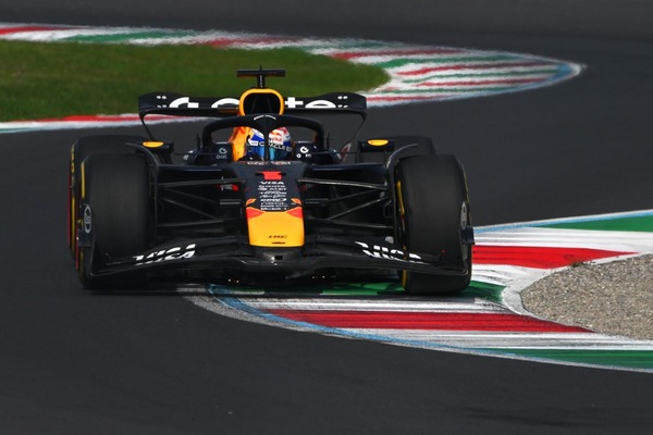 Verstappen: "Weekend incredibile: monoposto perfetta, oggi volavamo"