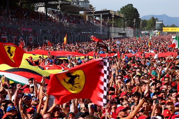 Monza, la marea dei Tifosi Ferrari (e non solo) al GP d'Italia