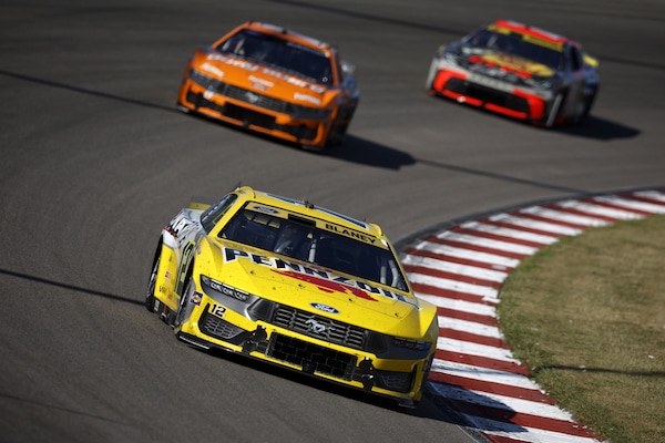 NASCAR: Hamlin passa il turno a Gateway
