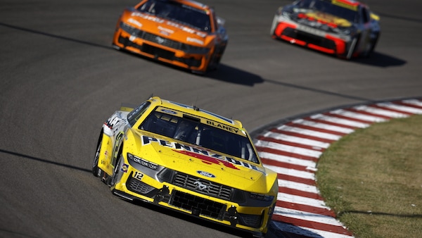 NASCAR: Hamlin passa il turno a Gateway