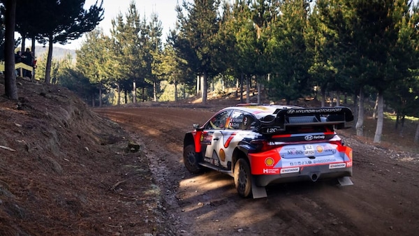 Fourmaux chiude in testa la prima tappa in Cile