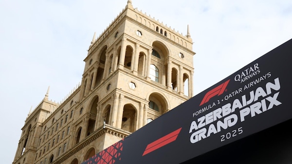 Media day a Baku: i piloti arrivano nel paddock, Russell costretto al riposo