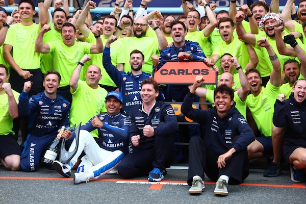 Vowles, primo podio da team principal: ecco i regali (con dedica) di Wolff