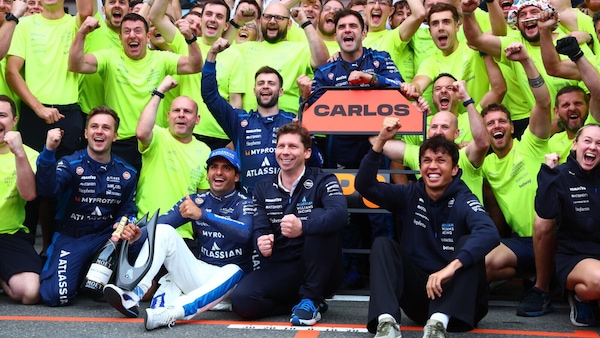 Vowles, primo podio da team principal: ecco i regali (con dedica) di Wolff