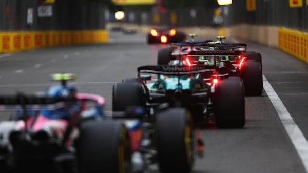 Baku da record: mai così tante bandiere rosse in una qualifica