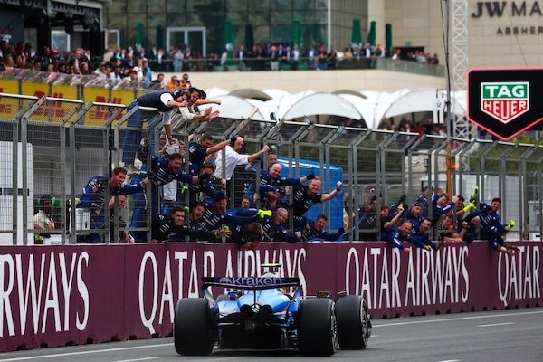 Sainz sul podio a Baku: un traguardo importante con Williams