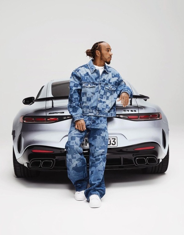 Hamilton vende tutte le supercar: la svolta ecologica del campione