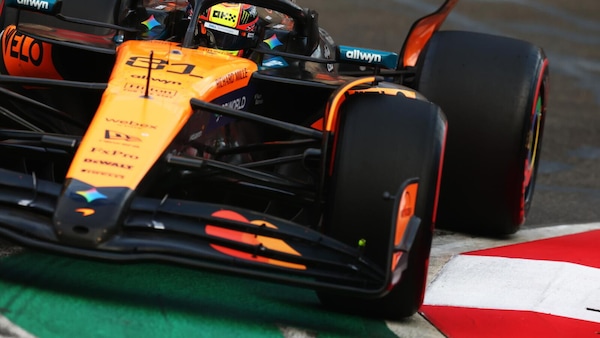 GP Singapore: McLaren iridata nel Costruttori se...