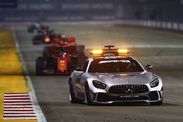Bernd Mayländer, il “campione invisibile” del GP di Singapore: più giri in testa di Alonso, Verstappen e non solo
