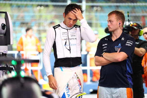 Singapore, piccolo imprevisto per Albon: il kit refrigerante può trasformarsi in un intralcio?