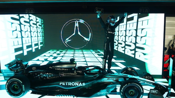 GP Singapore, le pagelle: Russell strepitoso, Mercedes sorprendente, Sainz è super