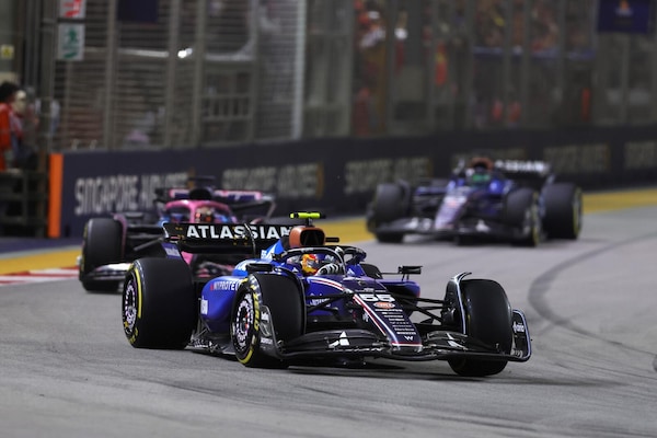 Carlos Sainz critica la regia: “Troppi VIP, pochi sorpassi”