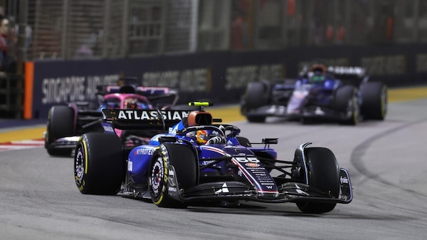 Carlos Sainz critica la regia: “Troppi VIP, pochi sorpassi”