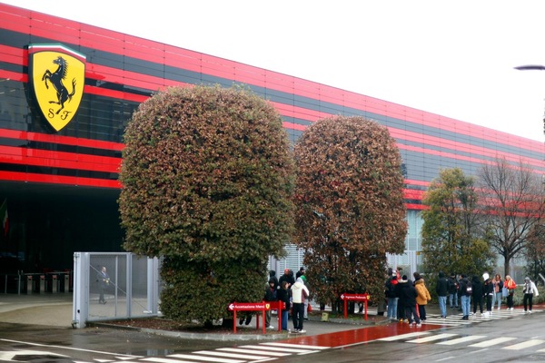Tutti contro tutti. Maranello, la crisi non è solo tecnica
