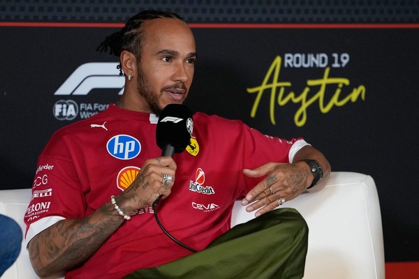 Hamilton, focus sul 2026: "Voci intorno al team non aiutano, GP di prova per migliorare"