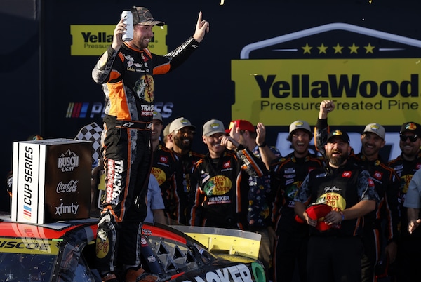 NASCAR: Briscoe fa sua Talladega, duello finale tra campioni