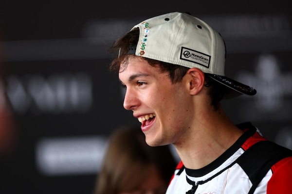Bearman brilla in Messico: “Essere al fianco di Verstappen è fantastico”