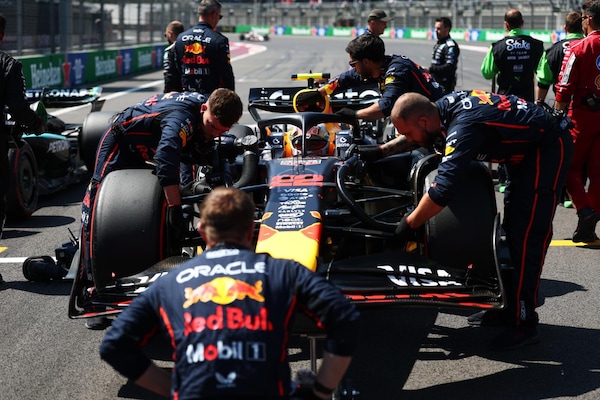 Dilemma compagno di Verstappen, Red Bull temporeggia: decisione solo prima di Abu Dhabi?
