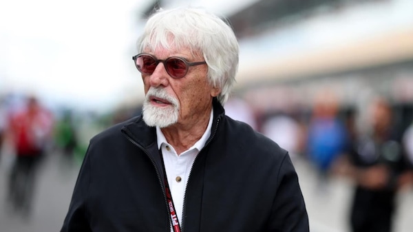 Ecclestone fa discutere: "Hamilton-Ferrari una mossa di marketing, Lewis non è il migliore"