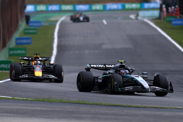 Antonelli-Verstappen, che duello! I numeri della resistenza di Kimi aggressivo in frenata