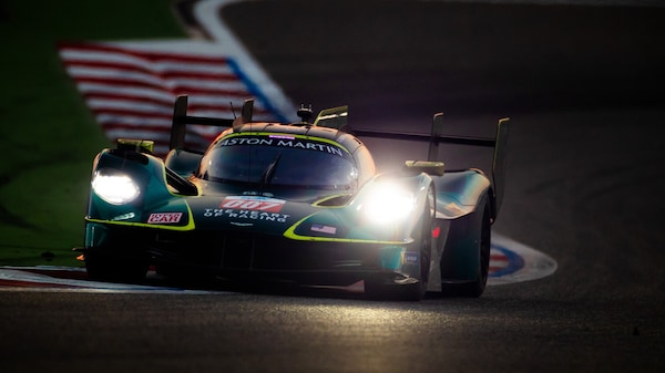 Aston Martin, Adam Carter analizza il 2025 della Valkyrie: "V12 al centro del progetto, ecco in cosa siamo migliorati"