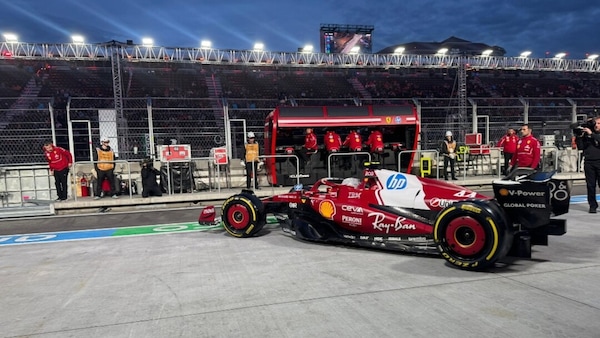 Hamilton: "Giornata ok. Non abbiamo messo insieme il giro, ma le sensazioni sono buone"