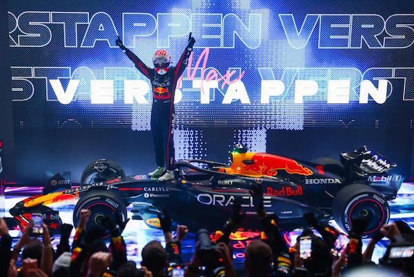 GP Qatar, le pagelle: Verstappen perfetto, Sainz sontuoso. Per la Ferrari è notte fonda, per Hamilton pure