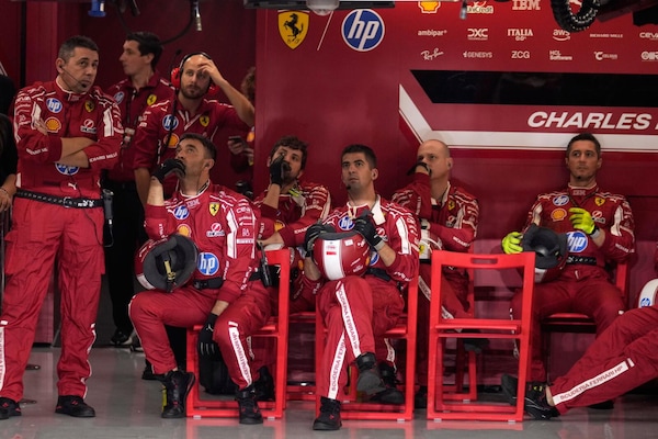 Ferrari cola a picco