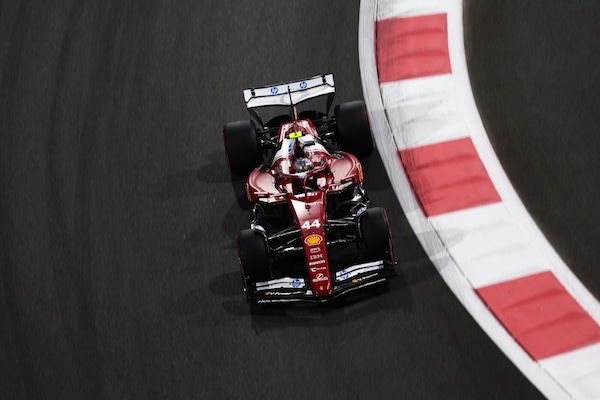 Hamilton: "Non ho parole per descrivere cosa mi passa per la testa"
